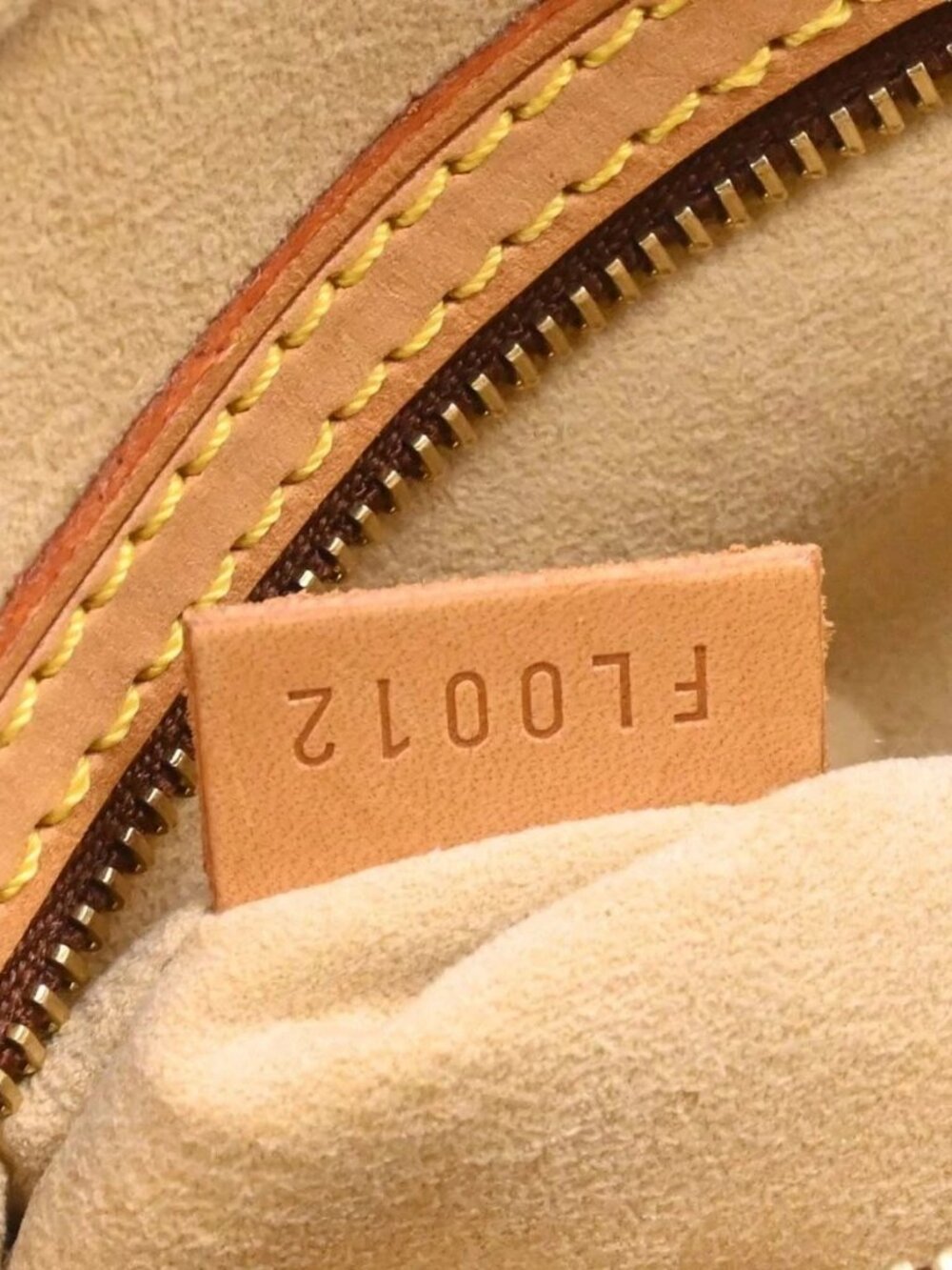 Louis Vuitton Monogram Looping - Picture 15 of 15